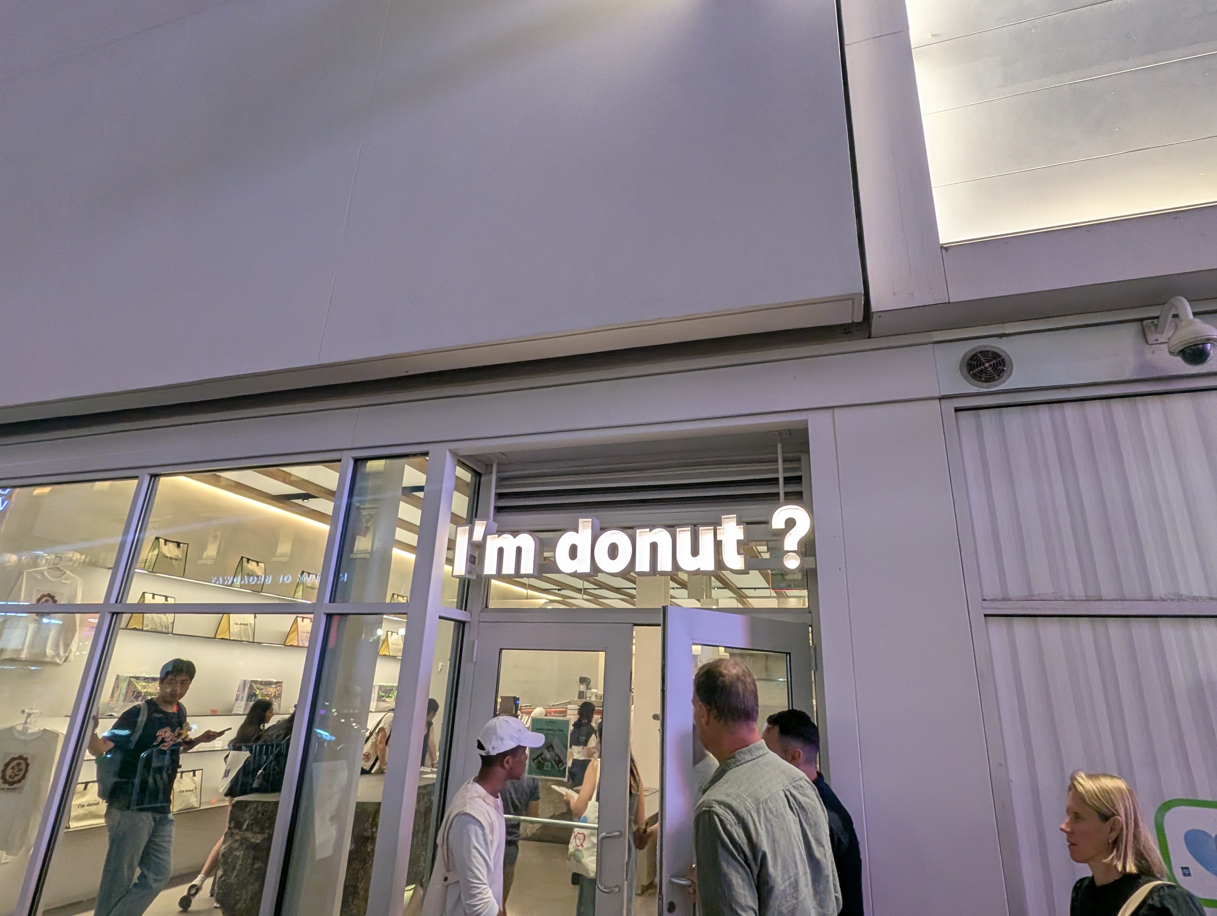 【NY旅行記】ついに「I’m Donut?」デビュー!深夜に3個食べるほどのおいしさ…